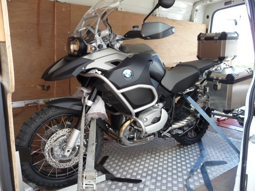 >Motorcycle Delivery London